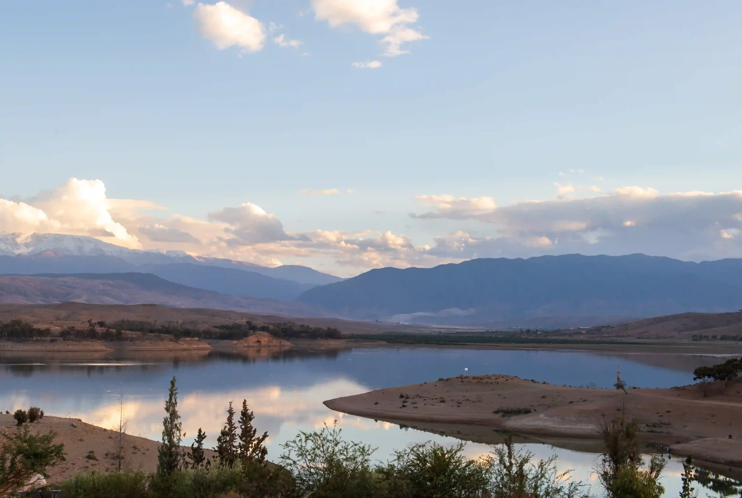 Lalla Takerkoust Lakes and Leisure: Tranquil Water Escapes