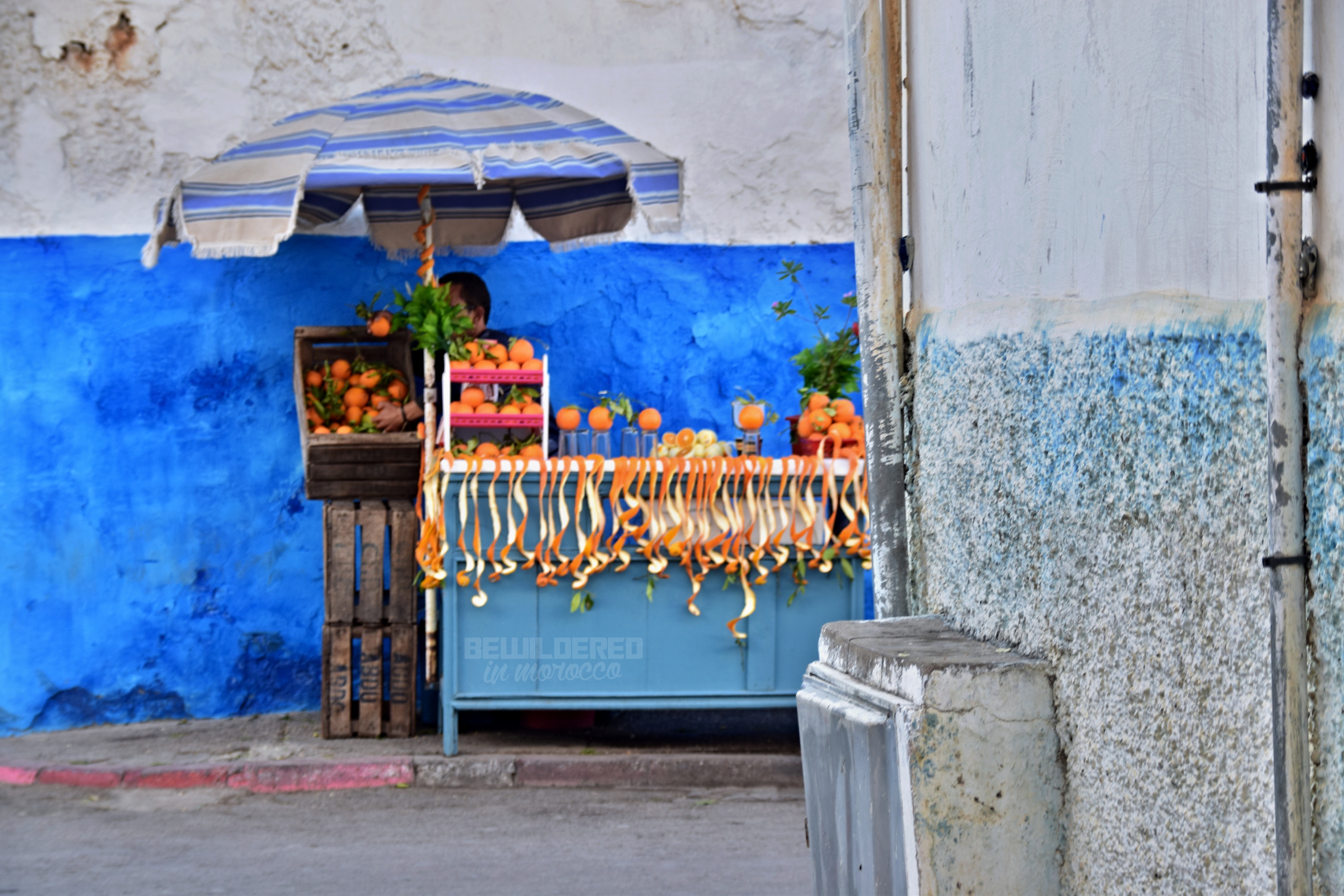 Painted door at Oudayas' Orange juice seller asbah