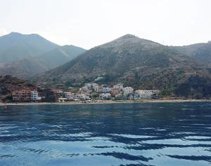 Discover Jnan Nich Beach, a hidden black sand paradise in northern Morocco. Crystal clear waters, dramatic cliffs, and authentic Berber culture await.