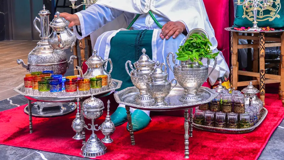 preparing-moroccan-mint-tea